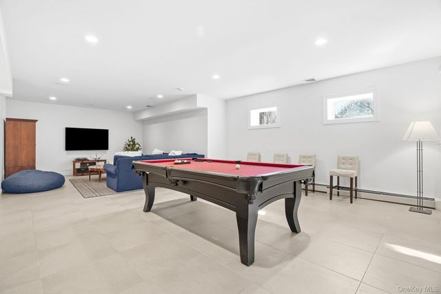 8 Wakefield Road, Scarsdale, NY 10583