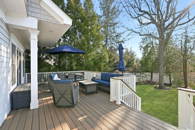 8 Wakefield Road, Scarsdale, NY 10583