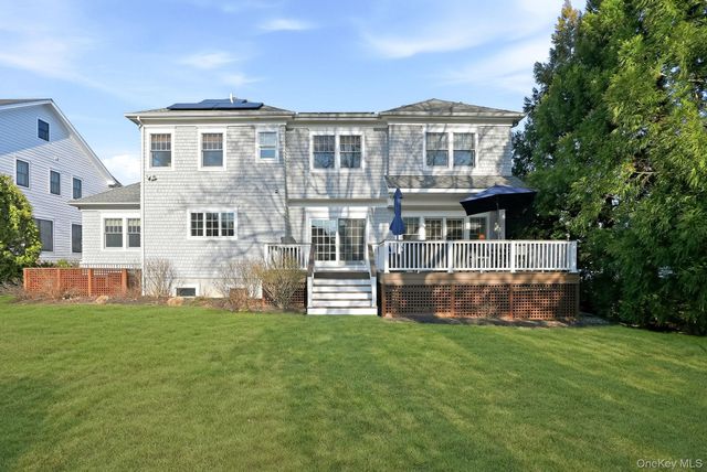 8 Wakefield Road, Scarsdale, NY 10583