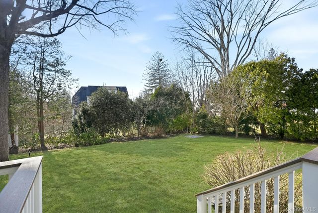 8 Wakefield Road, Scarsdale, NY 10583