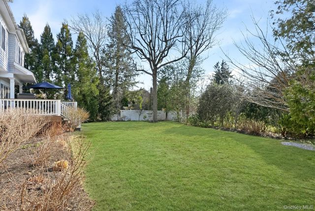 8 Wakefield Road, Scarsdale, NY 10583