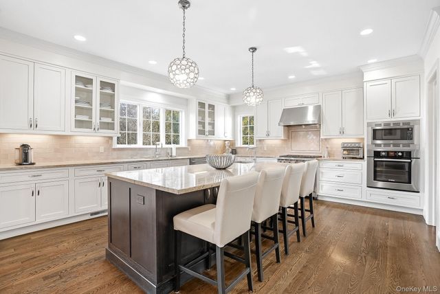 8 Wakefield Road, Scarsdale, NY 10583