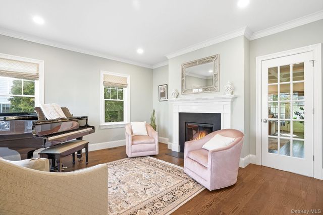 8 Wakefield Road, Scarsdale, NY 10583