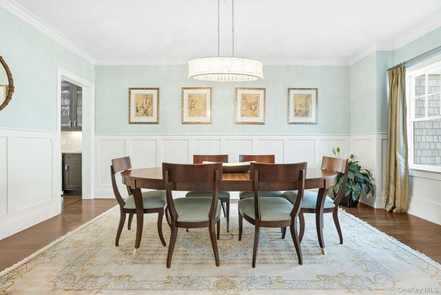 8 Wakefield Road, Scarsdale, NY 10583