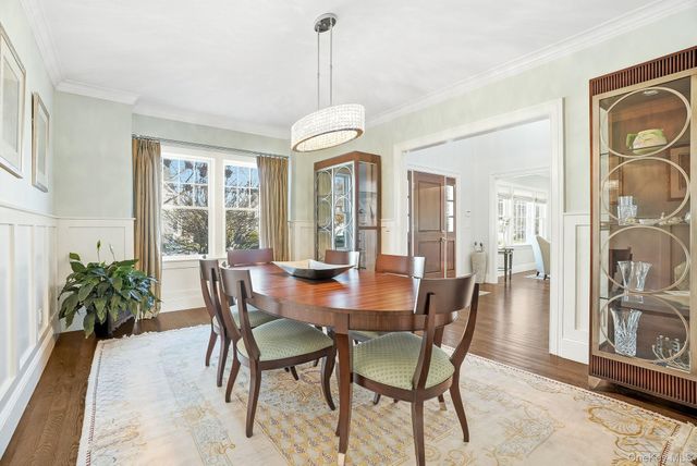 8 Wakefield Road, Scarsdale, NY 10583