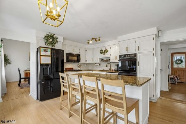 23 Smithfield Dr, Springfield Twp., NJ 07081