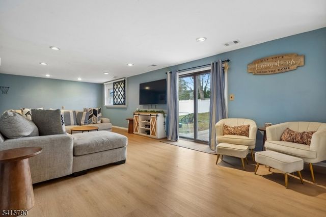 23 Smithfield Dr, Springfield Twp., NJ 07081