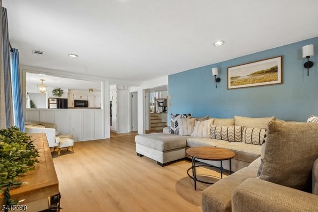 23 Smithfield Dr, Springfield Twp., NJ 07081