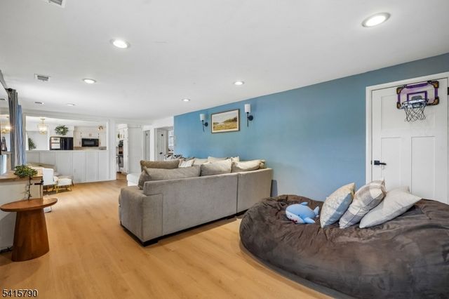 23 Smithfield Dr, Springfield Twp., NJ 07081