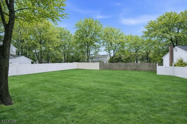 23 Smithfield Dr, Springfield Twp., NJ 07081