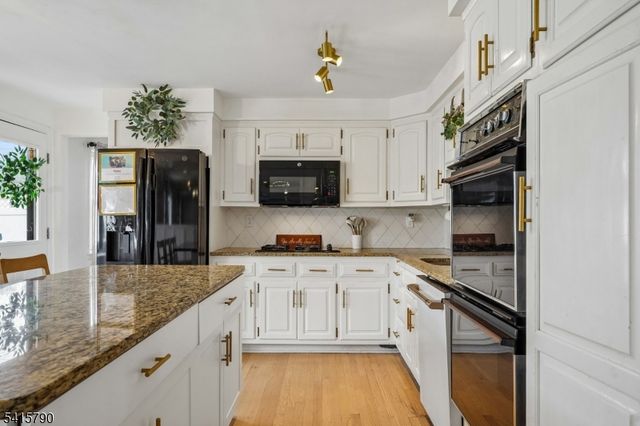 23 Smithfield Dr, Springfield Twp., NJ 07081