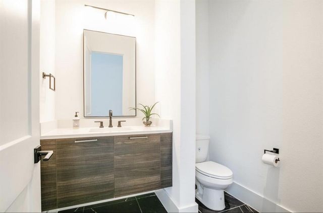 325 E Second Street Street, Houston, TX 77007