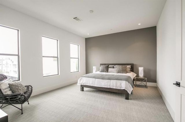 325 E Second Street Street, Houston, TX 77007