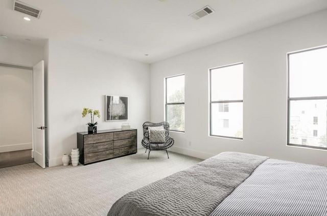 325 E Second Street Street, Houston, TX 77007