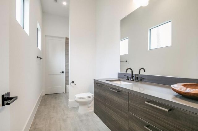 325 E Second Street Street, Houston, TX 77007