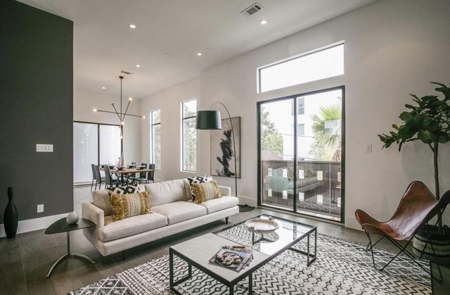 325 E Second Street Street, Houston, TX 77007