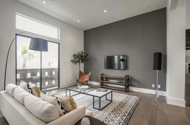 325 E Second Street Street, Houston, TX 77007