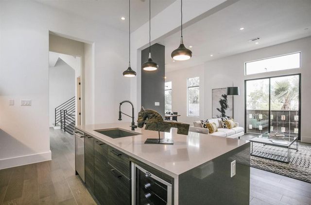 325 E Second Street Street, Houston, TX 77007