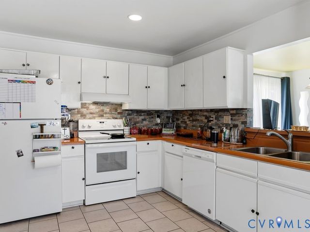 1617 Winters Hill Cir, North Chesterfield, VA 23236