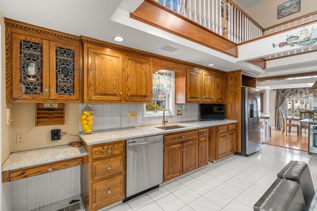 113 Temple Rd, Waltham, MA 02452