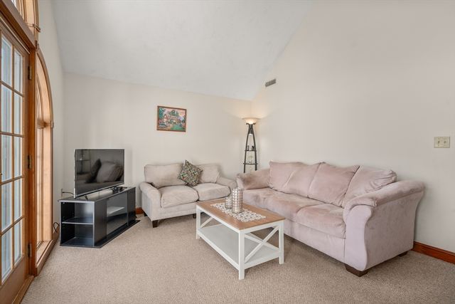 113 Temple Rd, Waltham, MA 02452