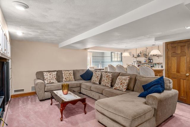 113 Temple Rd, Waltham, MA 02452