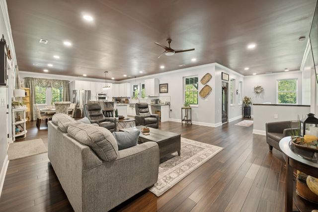 2658 Sycamore Valley Rd, Pleasant Shade, TN 37145