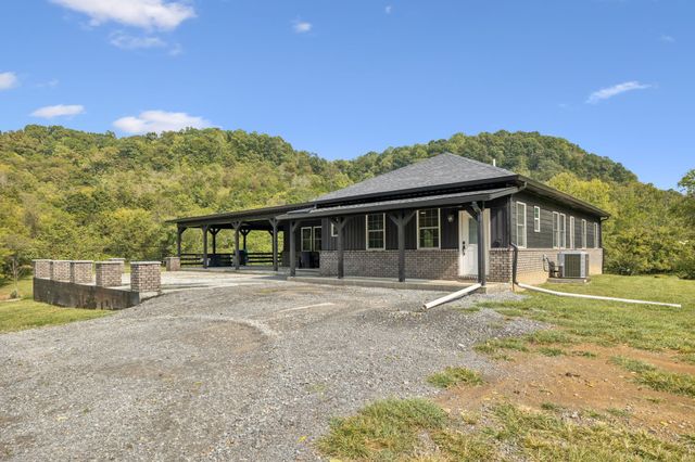 2658 Sycamore Valley Rd, Pleasant Shade, TN 37145