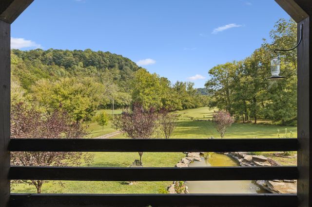 2658 Sycamore Valley Rd, Pleasant Shade, TN 37145