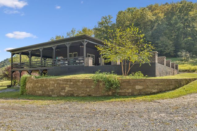 2658 Sycamore Valley Rd, Pleasant Shade, TN 37145