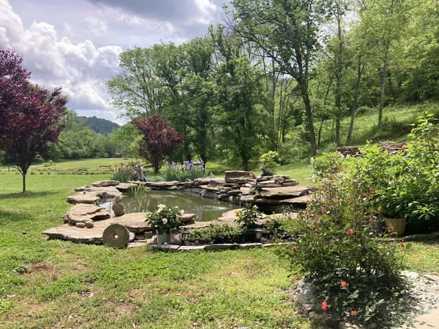 2658 Sycamore Valley Rd, Pleasant Shade, TN 37145
