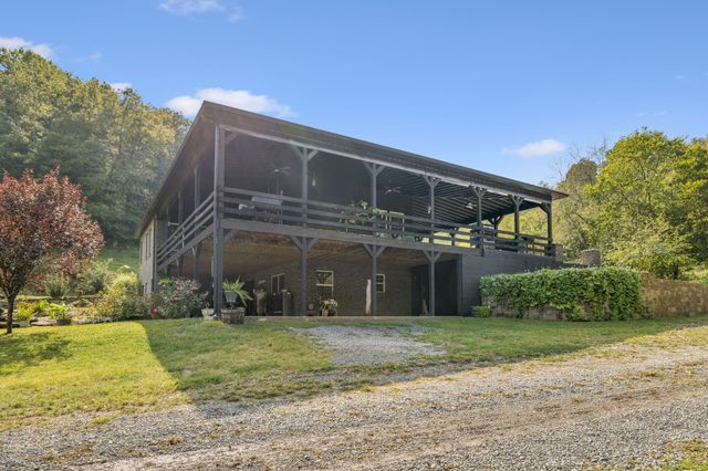 2658 Sycamore Valley Rd, Pleasant Shade, TN 37145