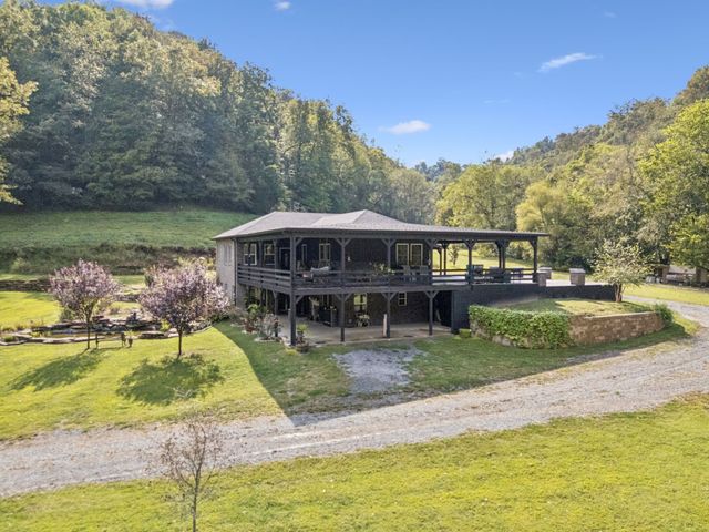 2658 Sycamore Valley Rd, Pleasant Shade, TN 37145