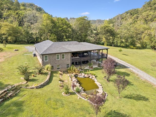 2658 Sycamore Valley Rd, Pleasant Shade, TN 37145