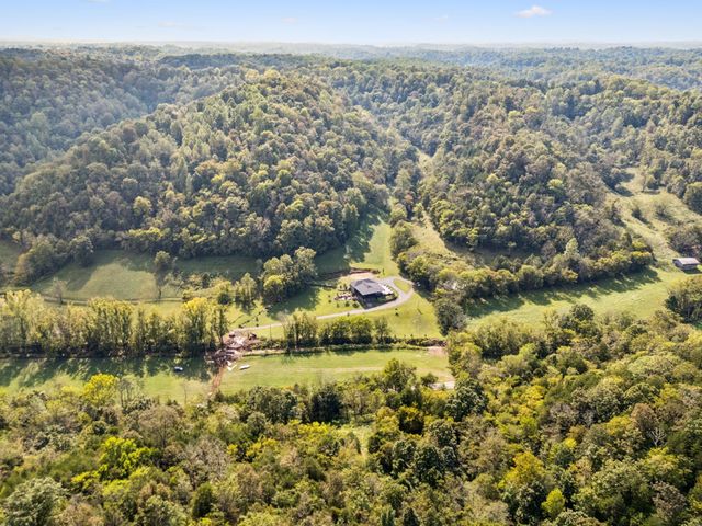 2658 Sycamore Valley Rd, Pleasant Shade, TN 37145