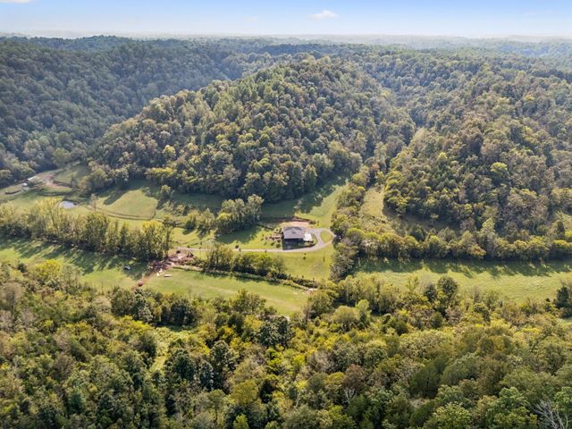 2658 Sycamore Valley Rd, Pleasant Shade, TN 37145