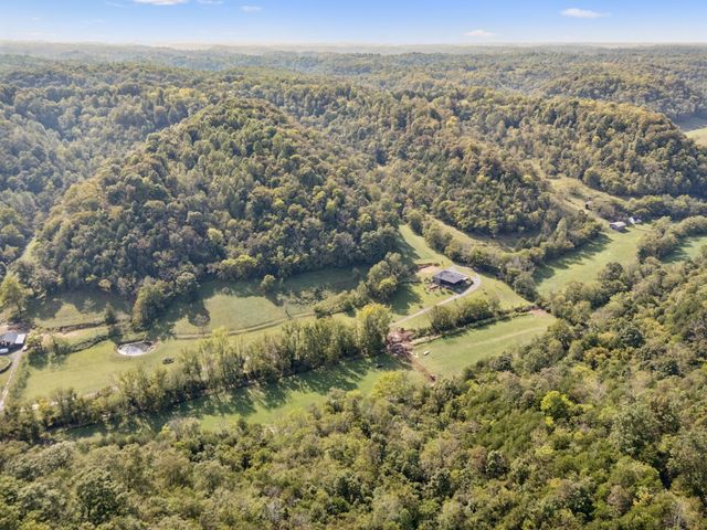 2658 Sycamore Valley Rd, Pleasant Shade, TN 37145