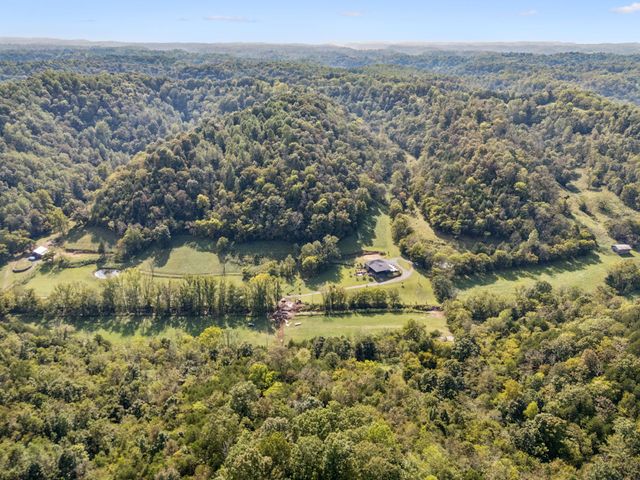 2658 Sycamore Valley Rd, Pleasant Shade, TN 37145