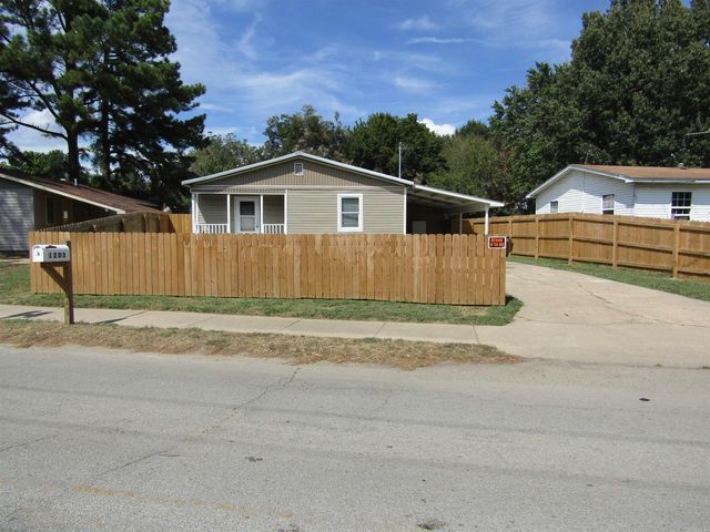 1203 E Lake Street, Paragould, AR 72450