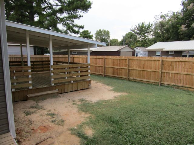 1203 E Lake Street, Paragould, AR 72450