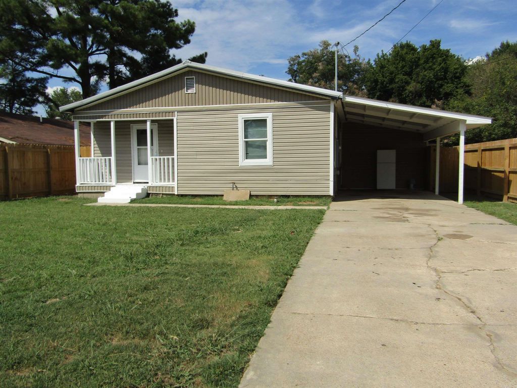 1203 E Lake Street, Paragould, AR 72450