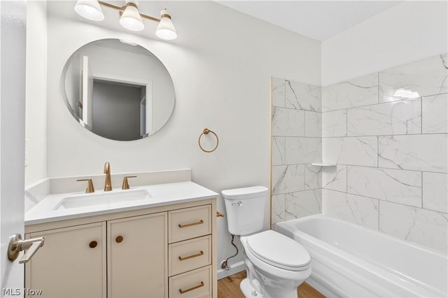 2930 N Bay Drive L7, Westlake, OH 44145
