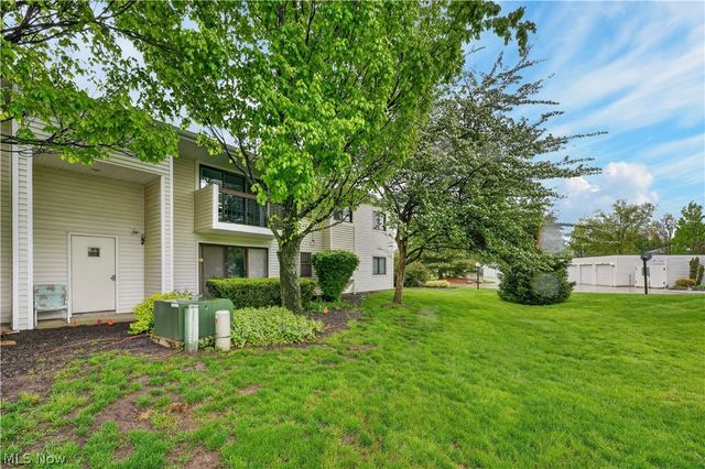 2930 N Bay Drive L7, Westlake, OH 44145