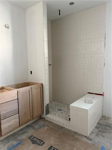 4001 W 67th Street, Prairie Village, KS 66208