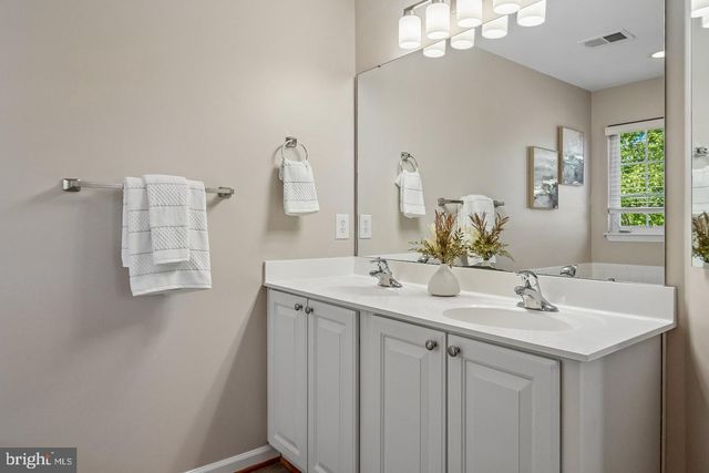 15823 BOBOLINK DR, Woodbridge, VA 22191