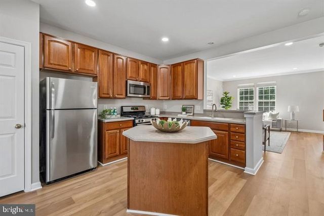 15823 BOBOLINK DR, Woodbridge, VA 22191