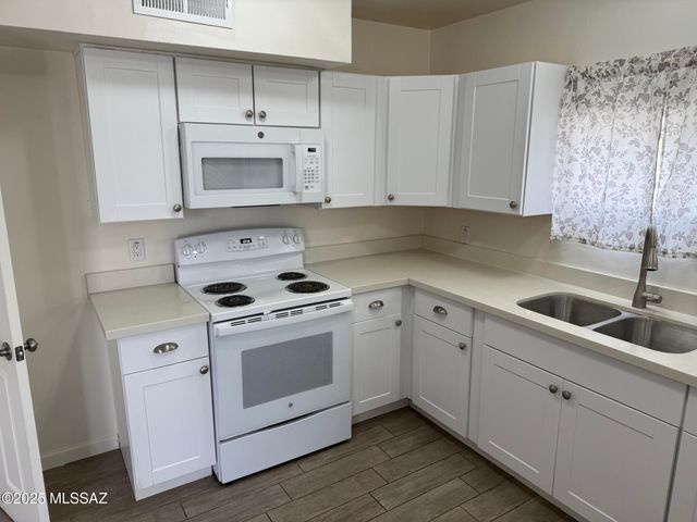 3950 E Justin Lane, Tucson, AZ 85712