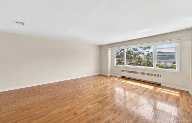 240 Pearl Street, Lawrence, NY 11559
