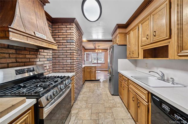 240 Pearl Street, Lawrence, NY 11559