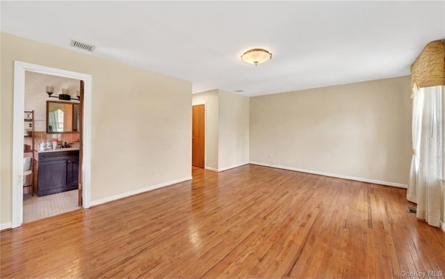 240 Pearl Street, Lawrence, NY 11559